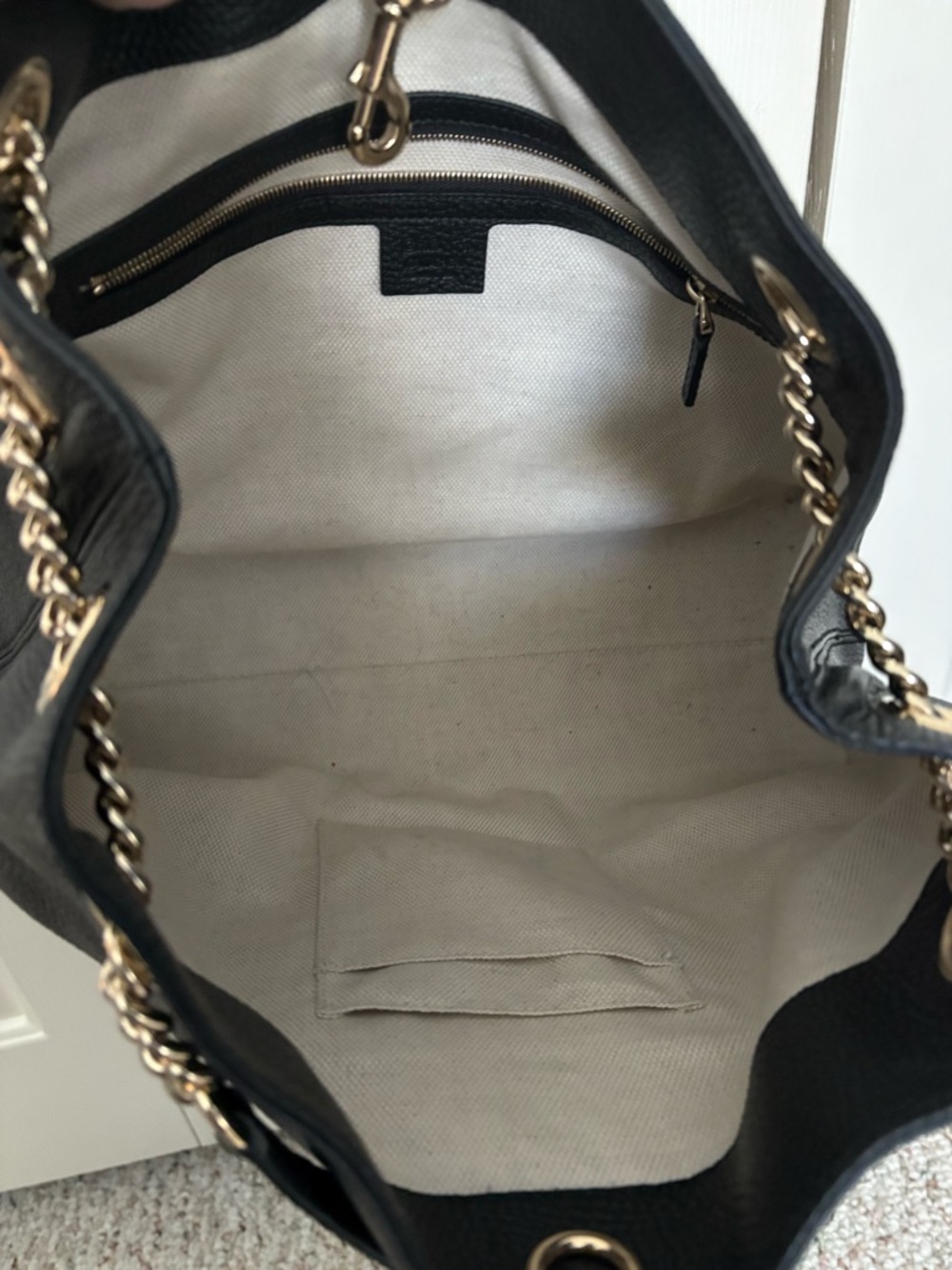 Gucci Black Soho Leather Shoulder Bag with Gold Chain - Picture 8 of 10